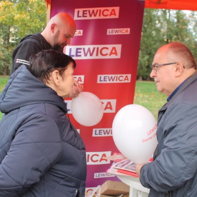 Andrzej Luty w rozmowie z mieszakńcem Osiedla Ustronie